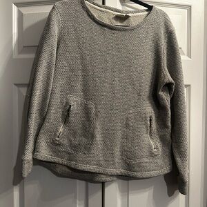 Lucy & Laurel Heathered Gray Women's Sweater